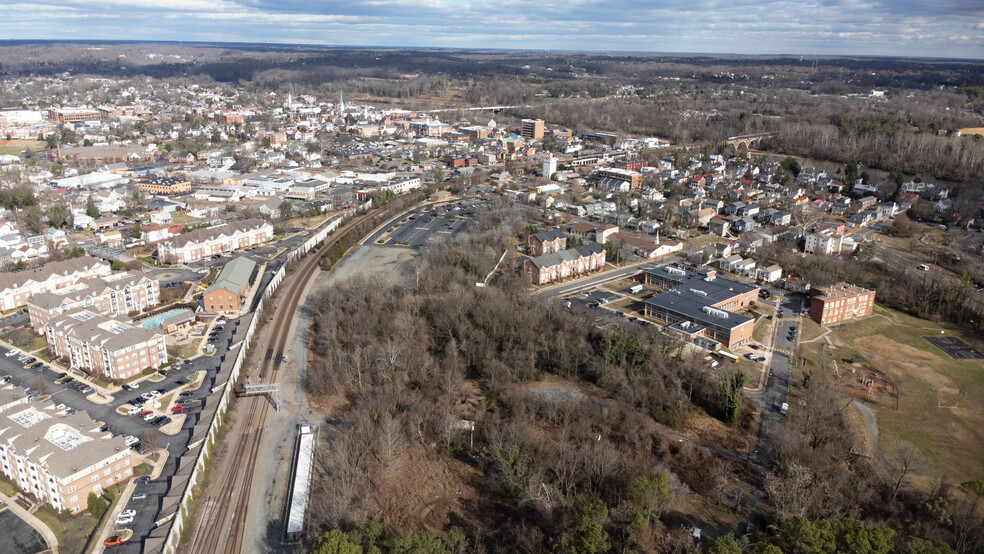 823 Gunnery, Fredericksburg, VA for sale - Building Photo - Image 3 of 5