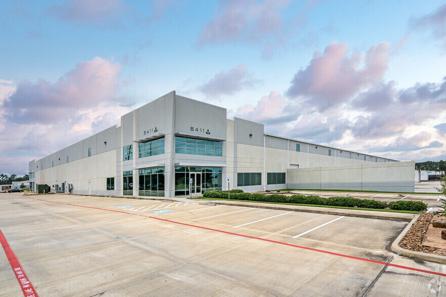 8411 FM 1960 Road, Humble, TX for sale - Primary Photo - Image 1 of 1