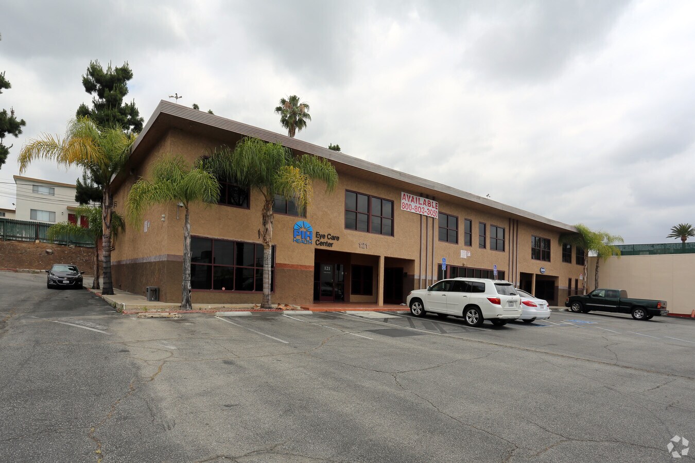 121 W Whittier Blvd, La Habra, CA 90631