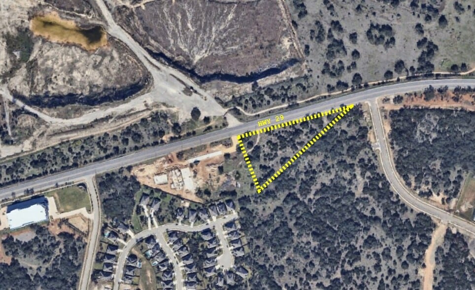 2451 W University Ave, Georgetown, TX for lease - Building Photo - Image 2 of 5