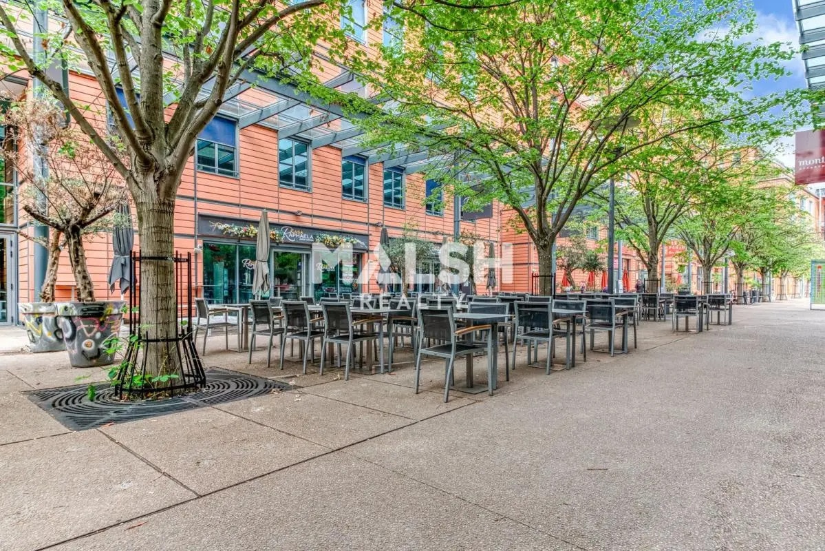 Office in Lyon for sale Building Photo- Image 1 of 21