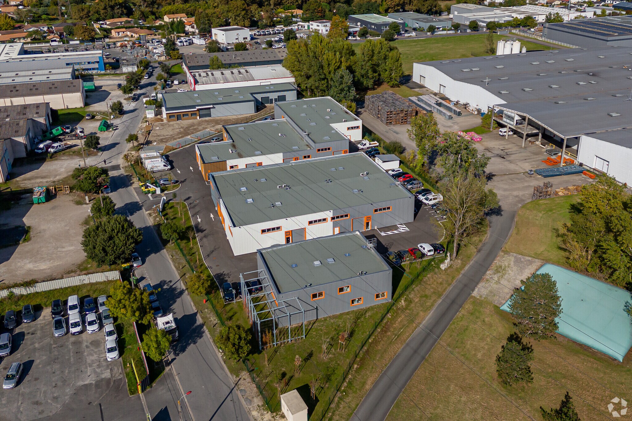 Flex in Carbon-Blanc for sale Aerial- Image 1 of 6