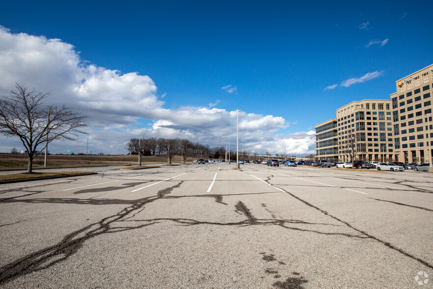 College Blvd, Overland Park, KS for lease - Building Photo - Image 2 of 8