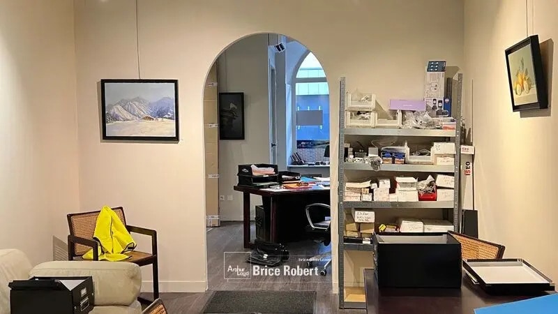 Retail in Lyon for lease - Interior Photo - Image 2 of 4