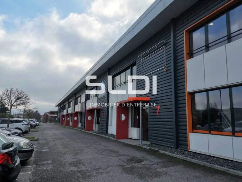 Flex in Saint-Quentin-Fallavier for lease - Building Photo - Image 1 of 5