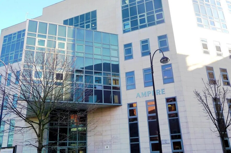 8 Rue Eugène Et Armand Peugeot, Rueil-Malmaison for lease - Building Photo - Image 3 of 4