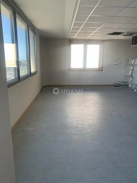 Office in Béziers for lease - Interior Photo - Image 1 of 12