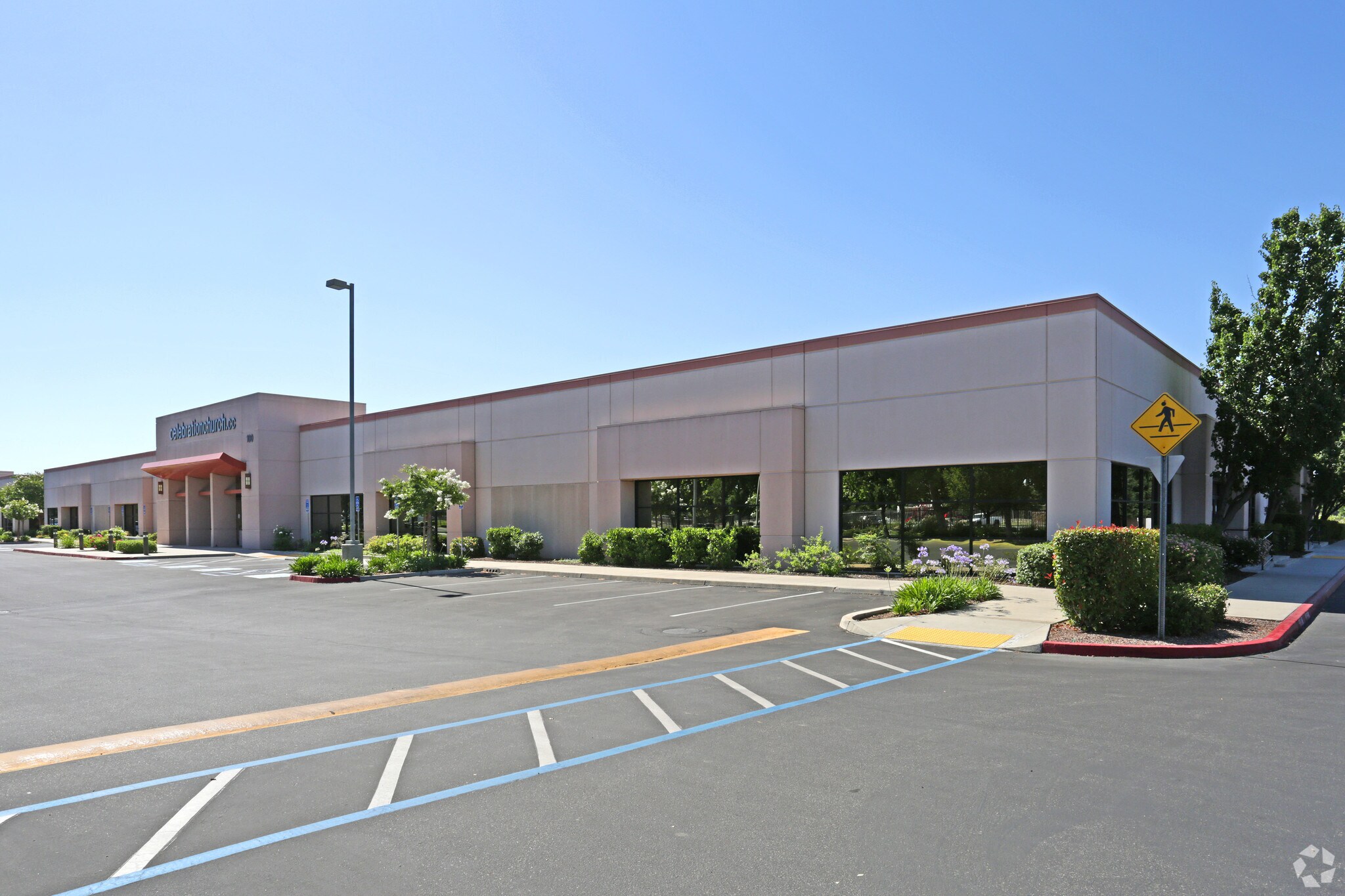 100 W Ashlan Ave, Clovis, CA 93612 Office for Sale