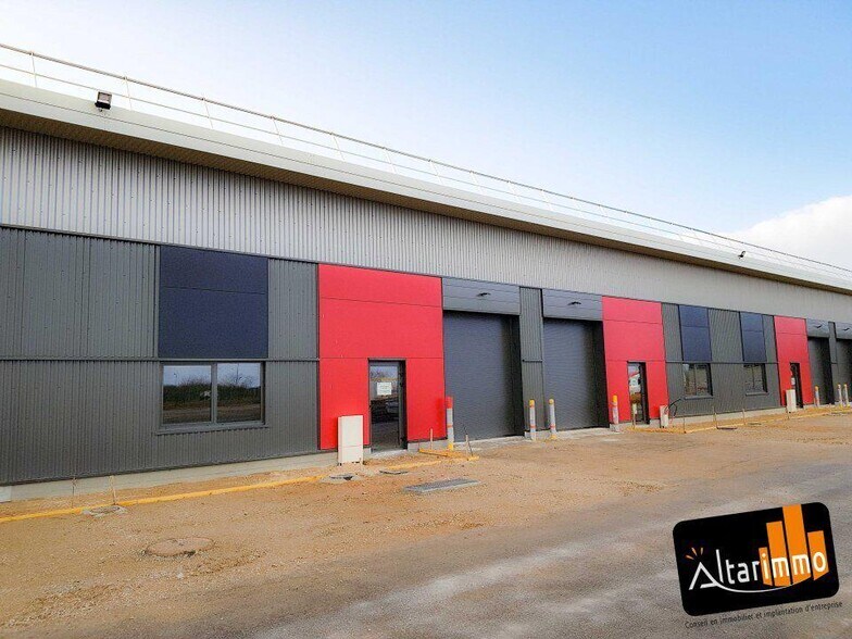 Flex in Dreux for lease - Building Photo - Image 1 of 3