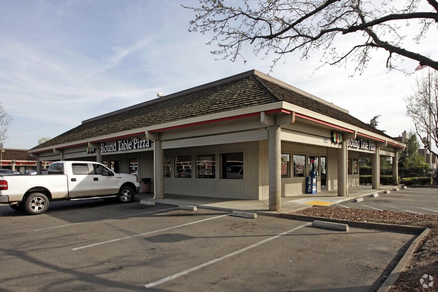 1566 Howe Ave Sacramento Ca 95825 Property Record Loopnet Com - Round Table Howe Ave Sacramento