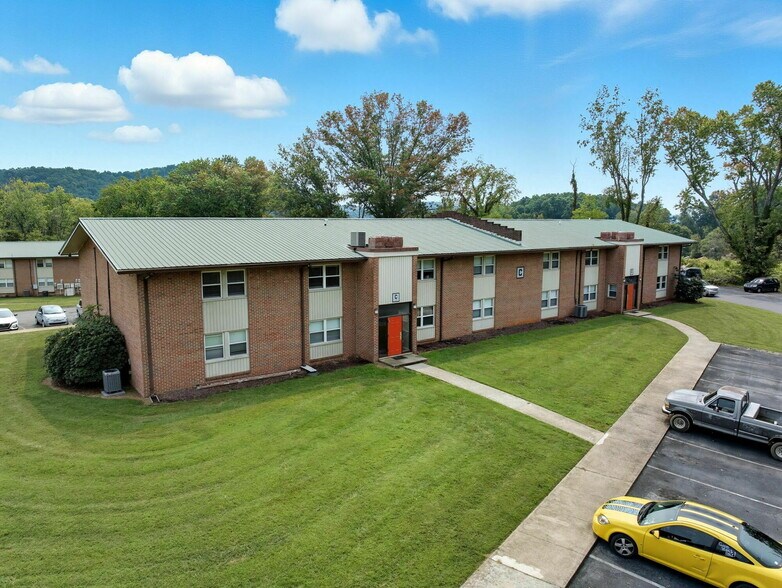 197 Units - Kingsport & Bristol portfolio of 2 properties for sale on LoopNet.com - Building Photo - Image 3 of 22