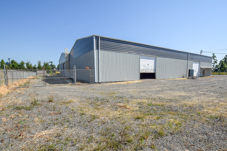 2079 Deschutes Dr, Stayton, OR for lease - Building Photo - Image 2 of 18