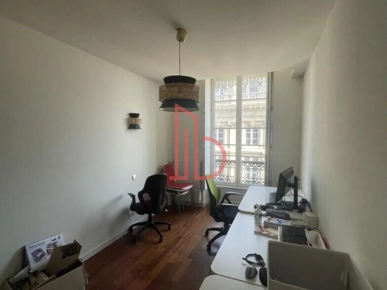 Office in Bordeaux for lease - Interior Photo - Image 2 of 6