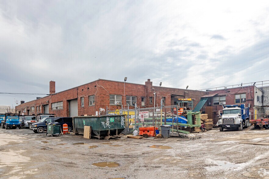 945-975 Close Ave, Bronx, NY for lease - Primary Photo - Image 1 of 12