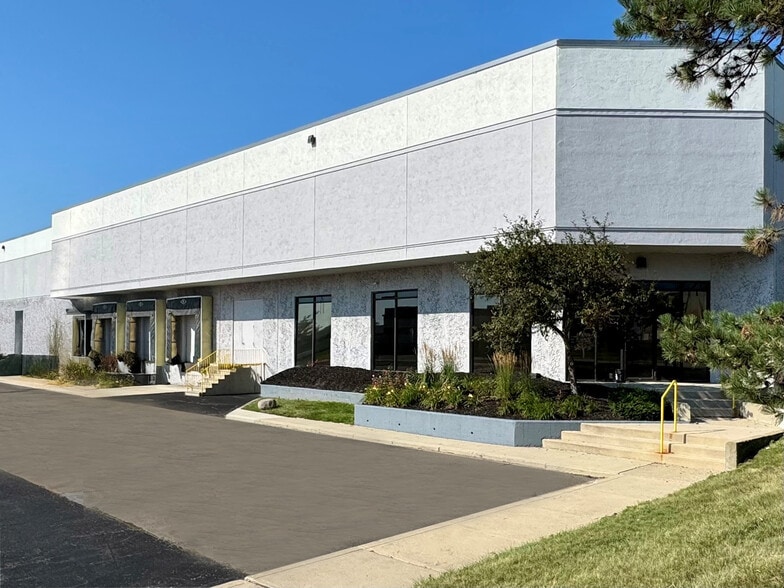 4401-4419 Equity Dr, Columbus, OH for lease - Building Photo - Image 1 of 3