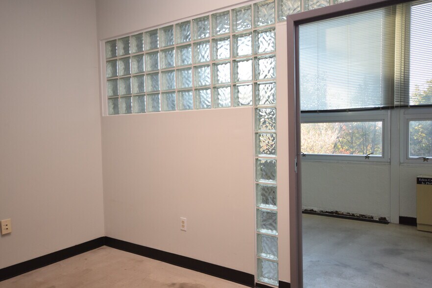 200 Little Falls St, Falls Church, VA for lease - Interior Photo - Image 2 of 21