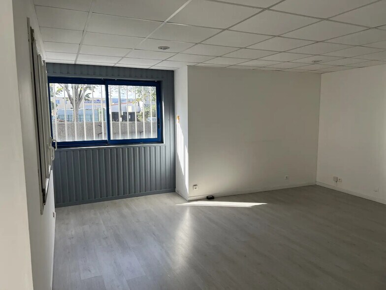 Flex in Pierrefitte-Sur-Seine for lease - Building Photo - Image 2 of 4