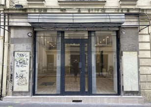 35 Rue Marie-Éléonore De Bellefond, Paris for lease Building Photo- Image 1 of 4