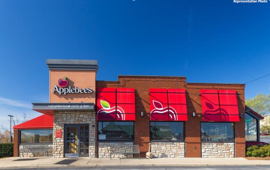 436 S Andover Rd, Andover, KS 67002