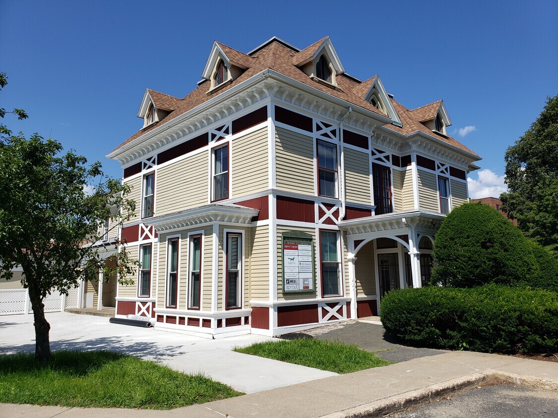 30 Boltwood Walk, Amherst, MA for lease Primary Photo- Image 1 of 2