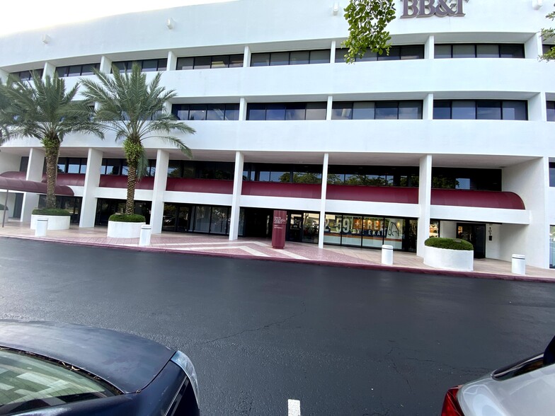 6100 Glades Rd, Boca Raton, FL for lease - Building Photo - Image 3 of 4