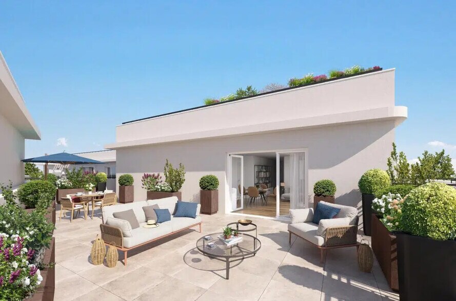 Retail in Bezons for lease - Building Photo - Image 2 of 11