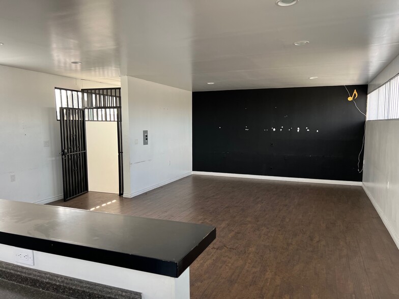 2181 W Washington Blvd, Los Angeles, CA for lease - Interior Photo - Image 2 of 5