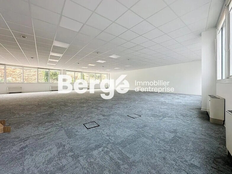 Office in SOPHIA ANTIPOLIS for lease - Building Photo - Image 1 of 6