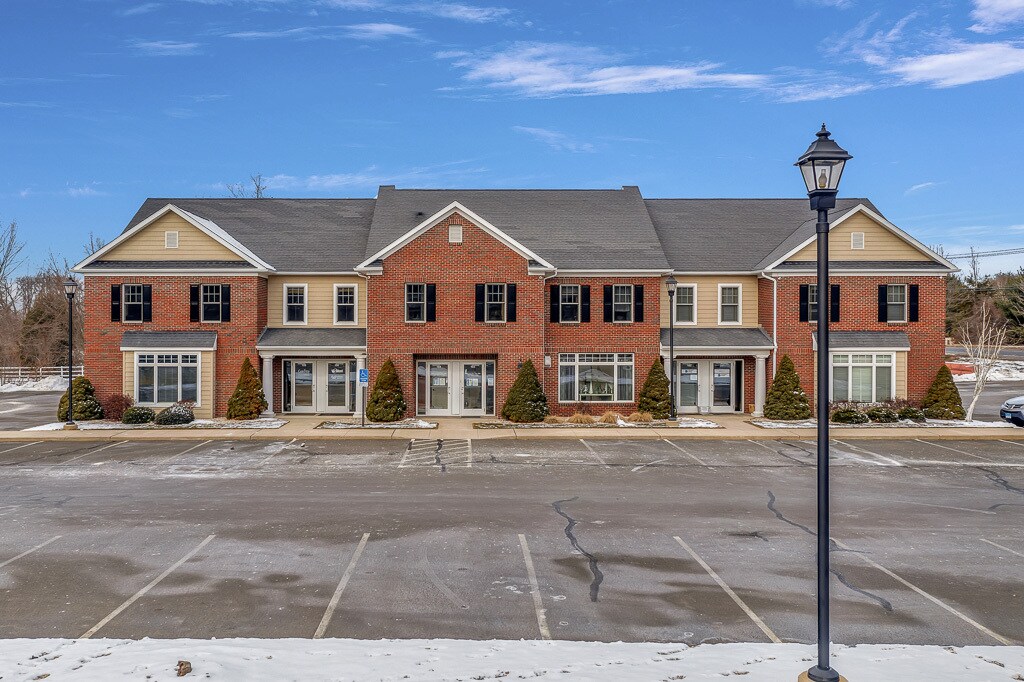 225 Oakland Rd, South Windsor, CT 06074 Wentworth Park Building 300