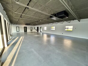 2100 E Commercial Blvd, Fort Lauderdale, FL for lease Interior Photo- Image 1 of 9