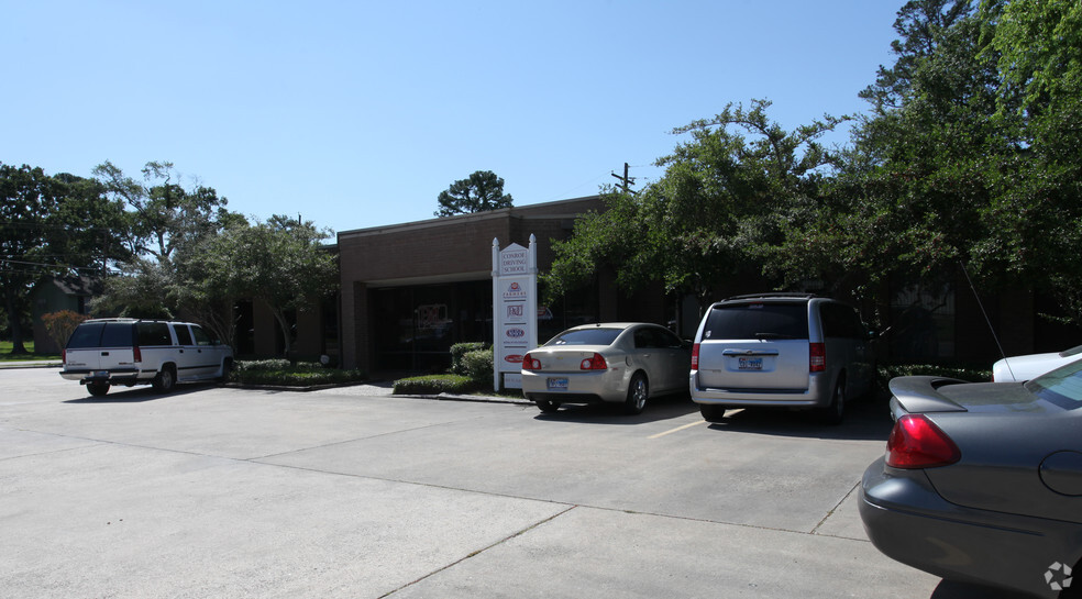 401 N Loop 336 W, Conroe, TX for lease - Building Photo - Image 3 of 15