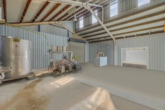 49 Currumbin Creek Rd, Currumbin Waters for lease Interior Photo- Image 2 of 5