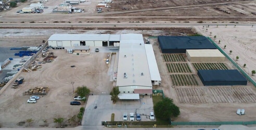 798 E Heil Ave, El Centro, CA for sale - Primary Photo - Image 1 of 9