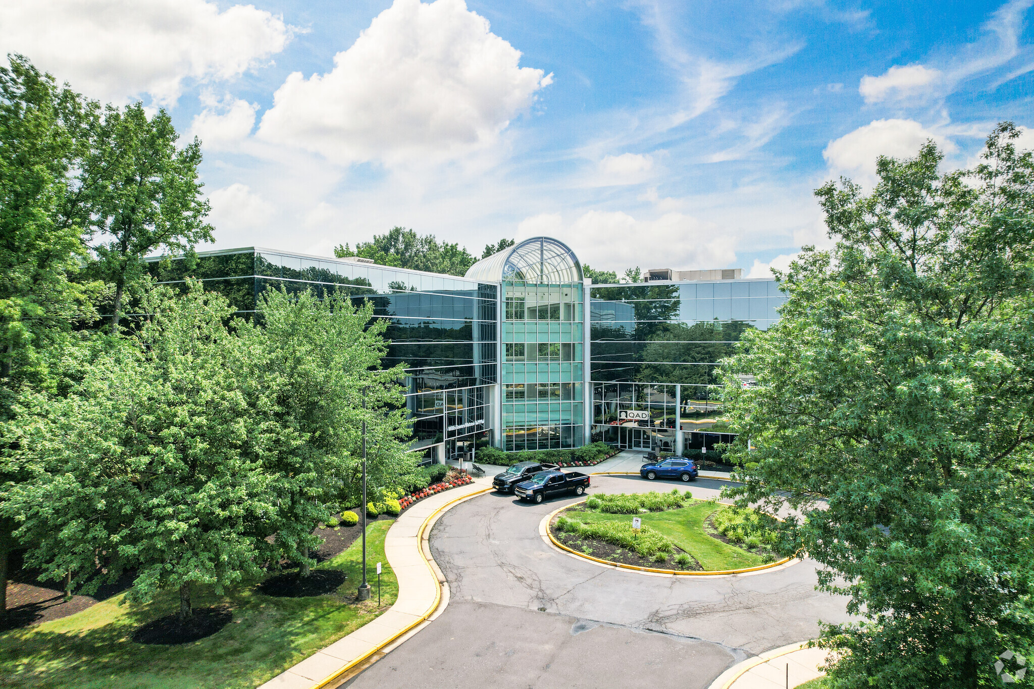 10000 Midlantic Dr, Mount Laurel, NJ for lease Building Photo- Image 1 of 7