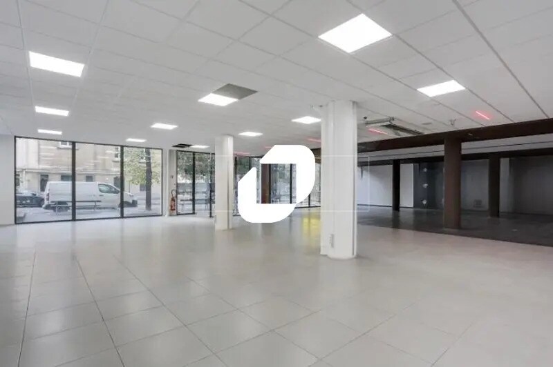 Retail in Paris for lease - Interior Photo - Image 2 of 6