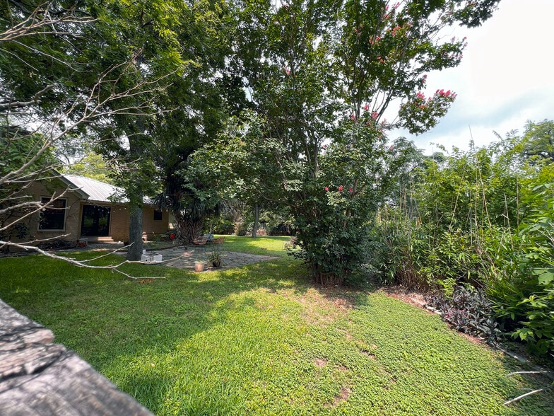 914 Shady Ln, Austin, TX for lease - Building Photo - Image 2 of 50