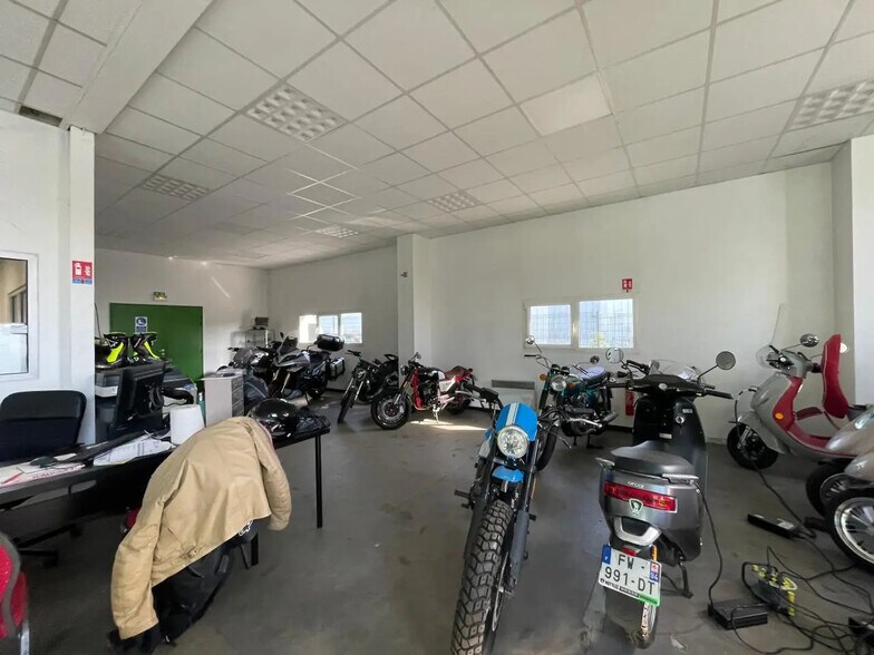 Flex in Linas for lease - Building Photo - Image 3 of 15