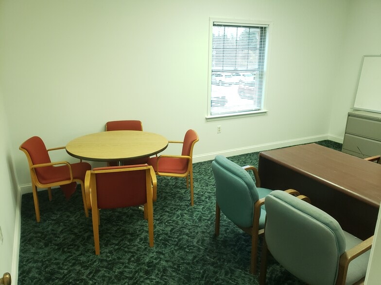 1562 McDaniel Dr, West Chester, PA for lease - Building Photo - Image 2 of 13