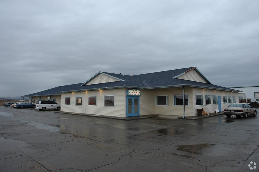2155-2195 Airbase Rd, Mountain Home, ID for sale - Building Photo - Image 2 of 4