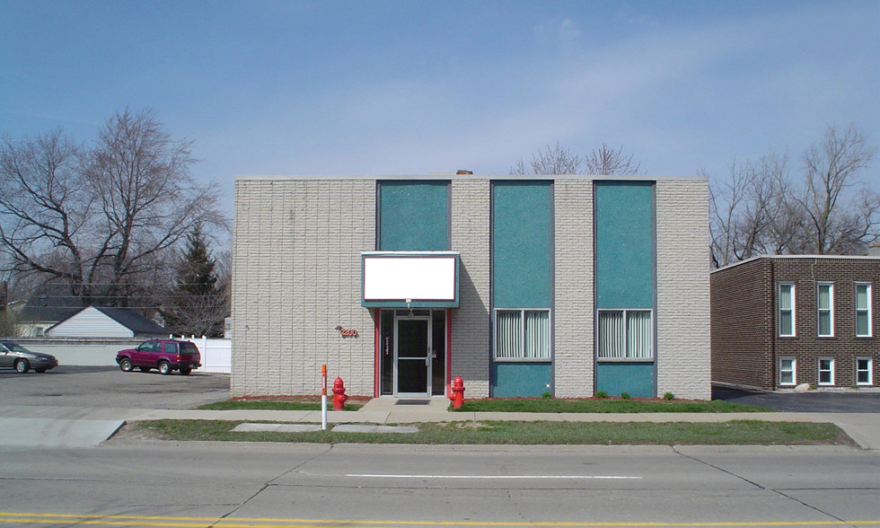 2200 11 Mile Rd, Berkley, MI for sale - Primary Photo - Image 1 of 1