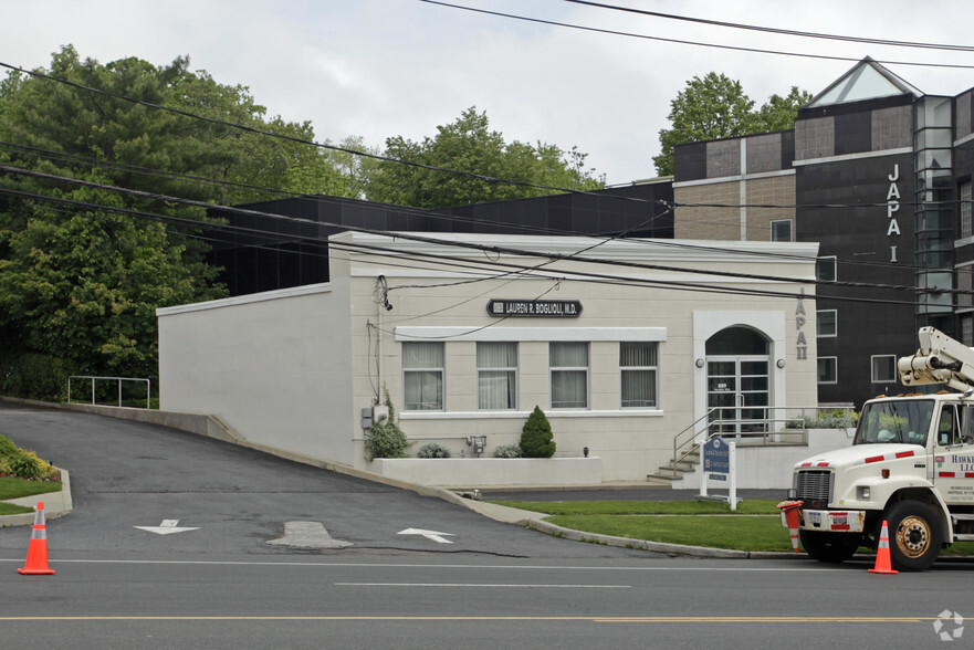 889 Northern Blvd, Great Neck, NY for lease - Primary Photo - Image 1 of 17