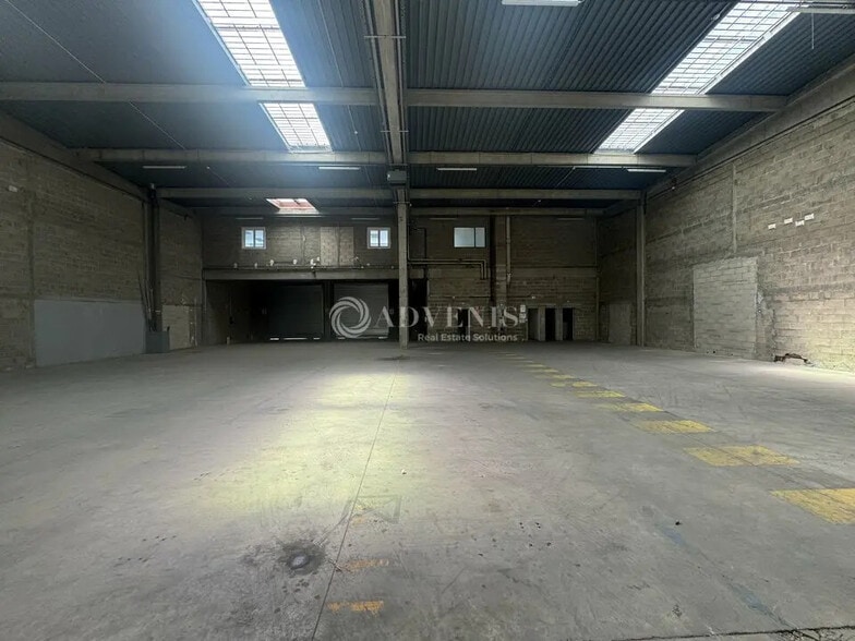 Industrial in Goussainville for lease - Interior Photo - Image 2 of 7