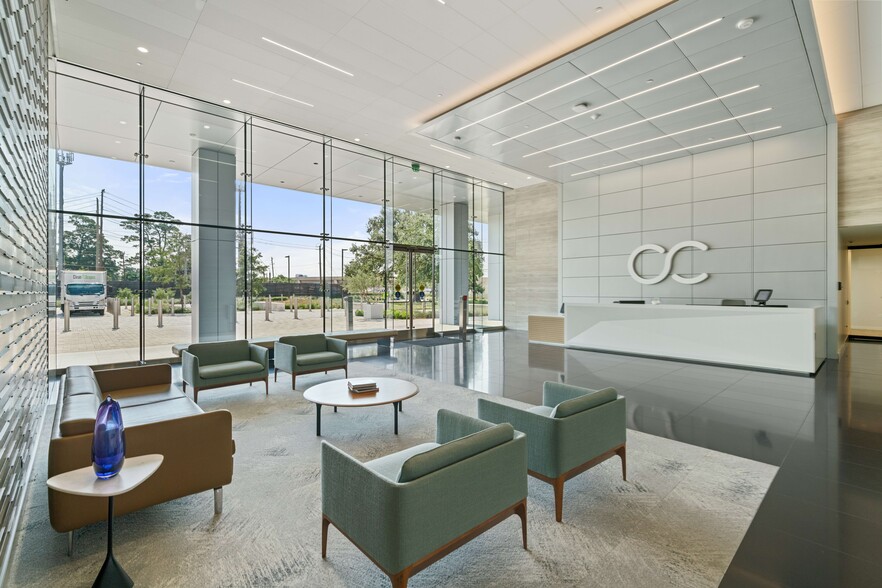 8020 Katy Fwy, Houston, TX for lease - Lobby - Image 3 of 14