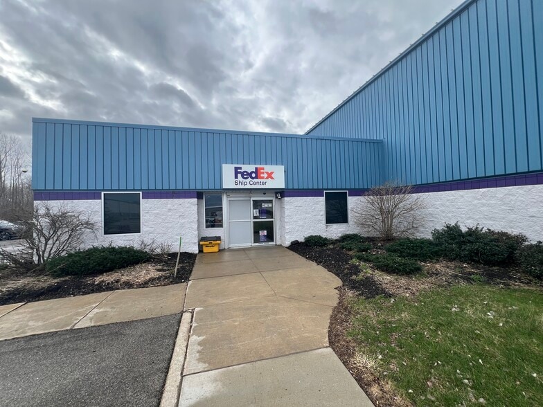 3017 W 17th St, Erie, PA for lease - Building Photo - Image 2 of 14