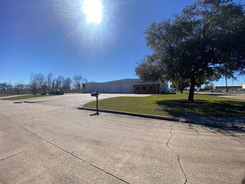 7030 Wespark Cir, Beaumont, TX for lease - Building Photo - Image 3 of 23