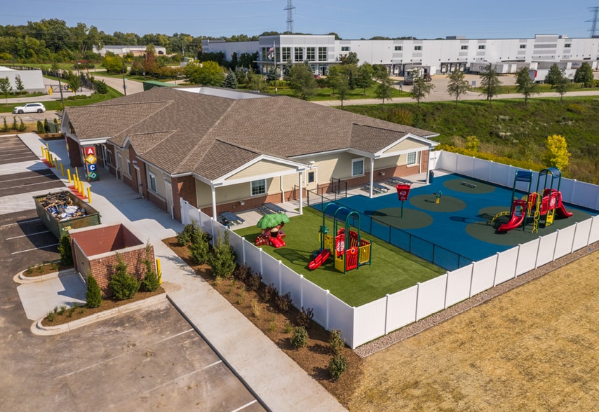 N58W15453 Shawn Cir, Menomonee Falls, WI for sale - Building Photo - Image 1 of 1