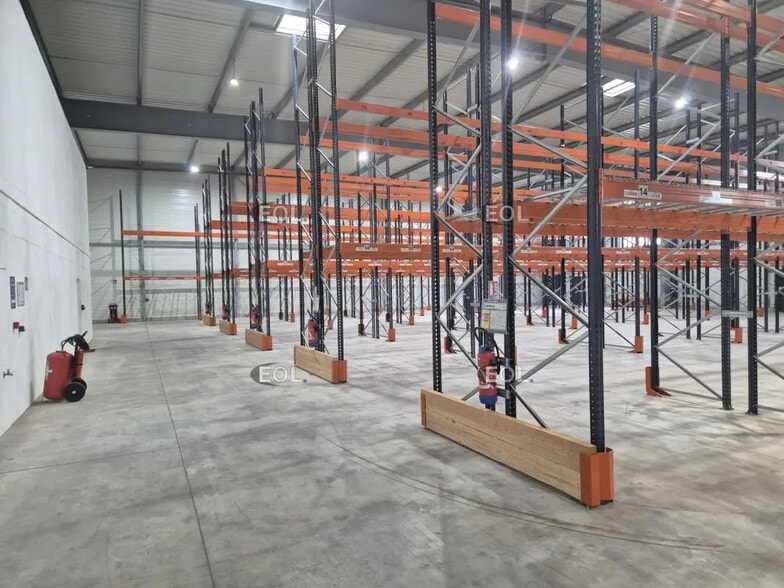 1 Allée Des Frères Montgolfier, Noyal-Châtillon-sur-Seiche for lease - Interior Photo - Image 3 of 4