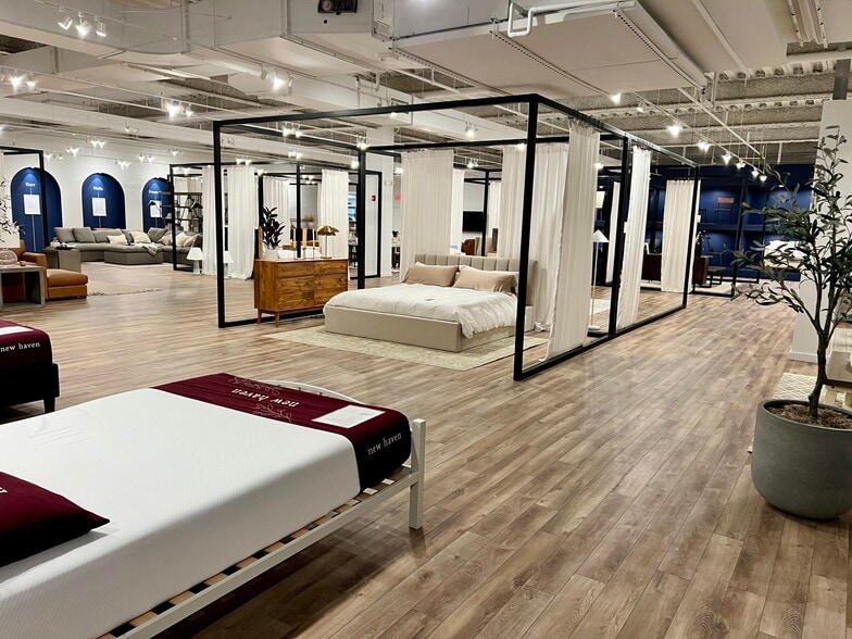 212 E Green Dr, High Point, NC for lease - Building Photo - Image 2 of 4