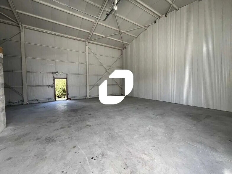 Office in Marolles-en-Hurepoix for lease - Interior Photo - Image 2 of 5