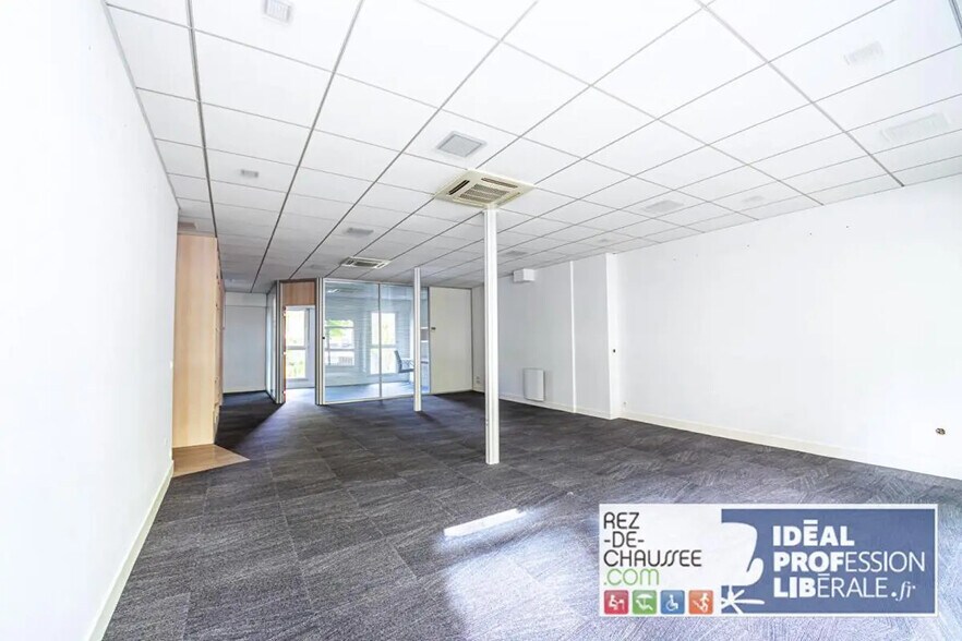 Retail in Boulogne-Billancourt for lease - Interior Photo - Image 2 of 10
